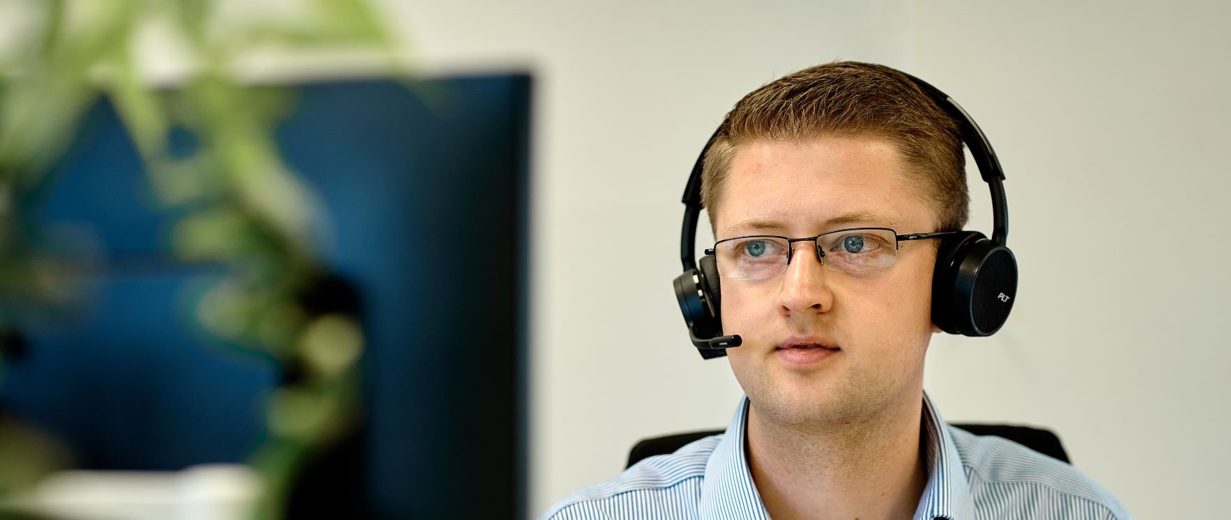 Venta employee on the phone